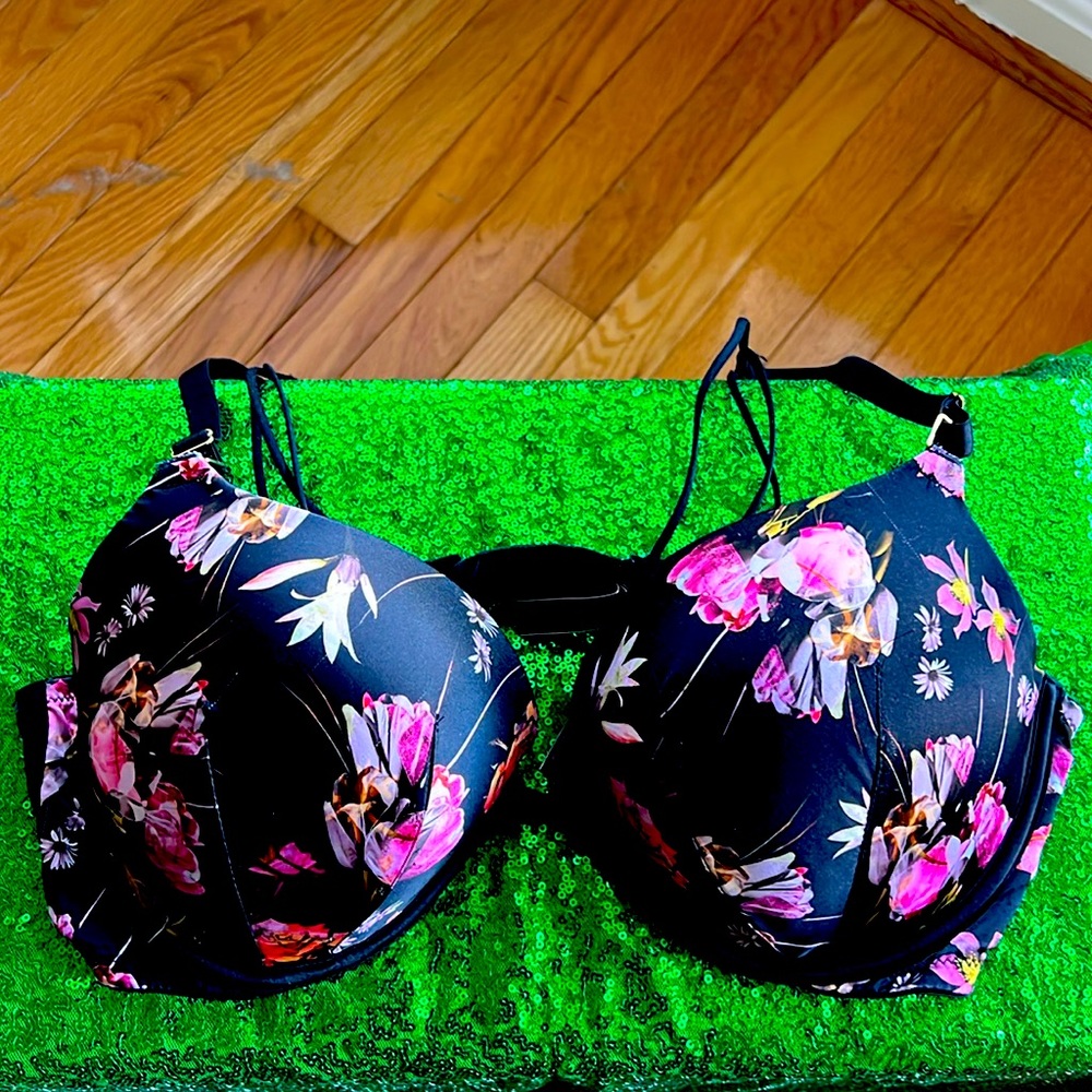 Victoria Secrets Very Sexy push up Bra 38D